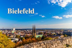 Grußkarte Bielefeld von der Sparrenburg aus gesehen